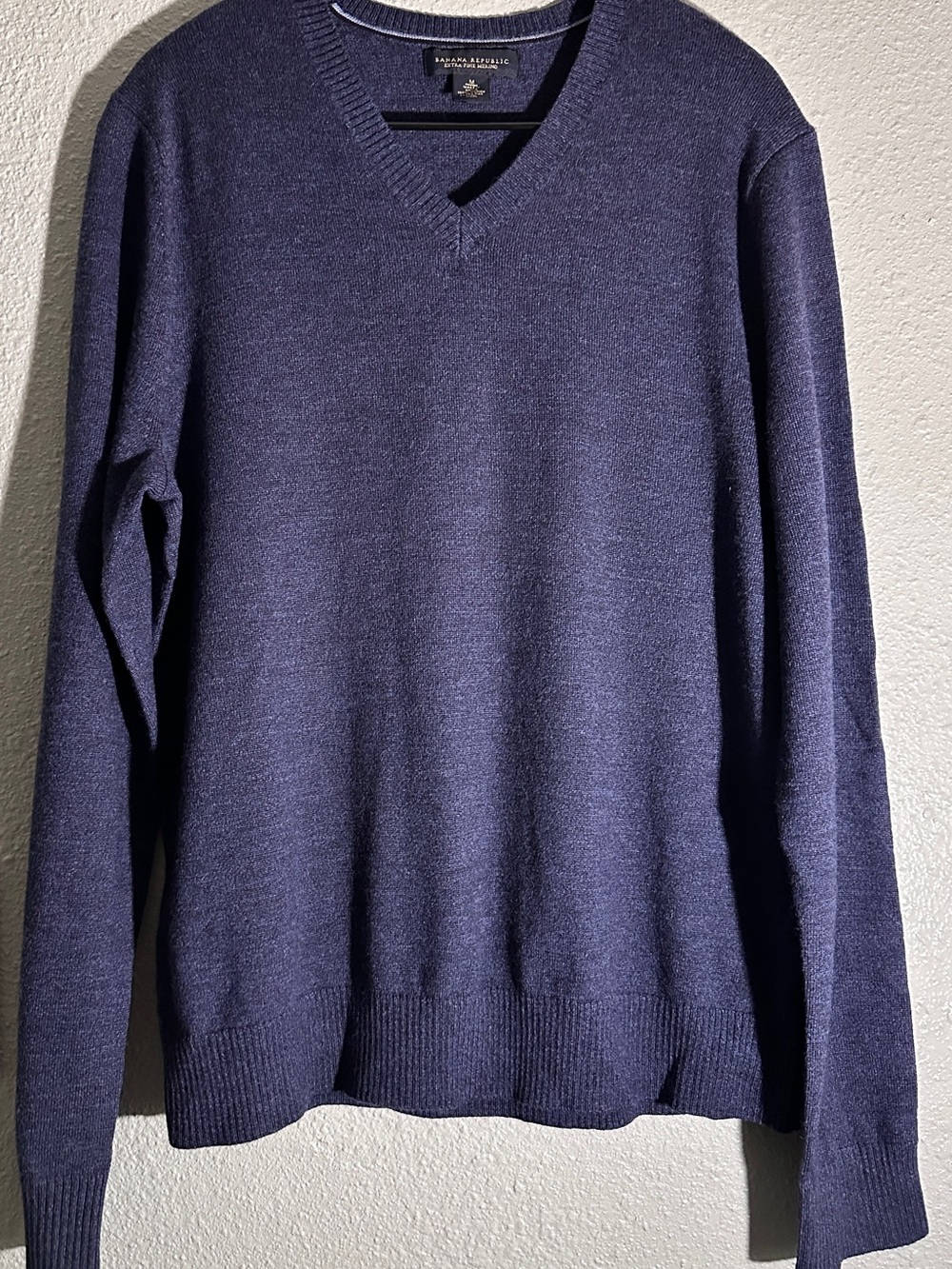 Banana Republic Extra Fine Merino Wool V-Neck Sweater - Size M